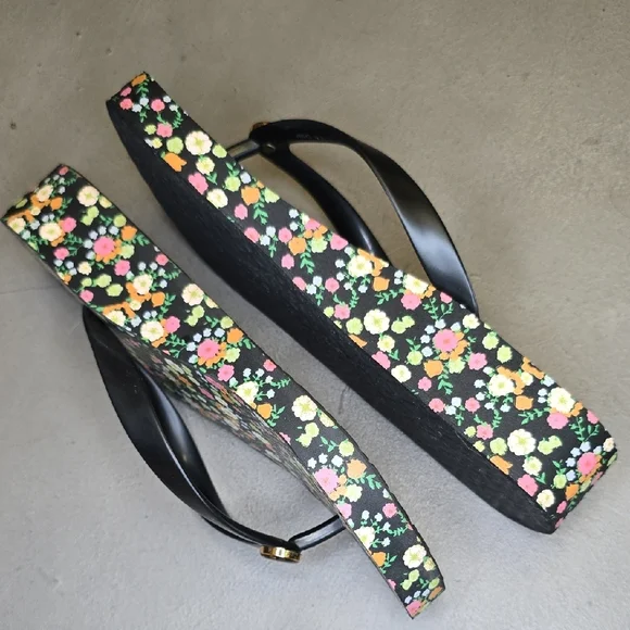 Tory Burch Classic Wedge Flip Flop w/ BOX Black Sandals with Floral Size 7 - Picture 6 of 10